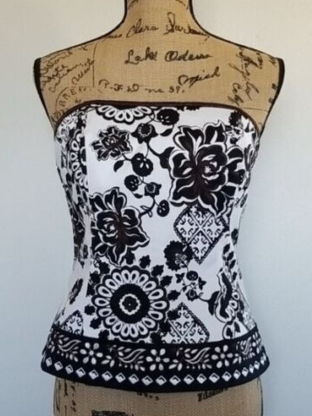 White Mountain Black and White Strapless Floral Tank Top